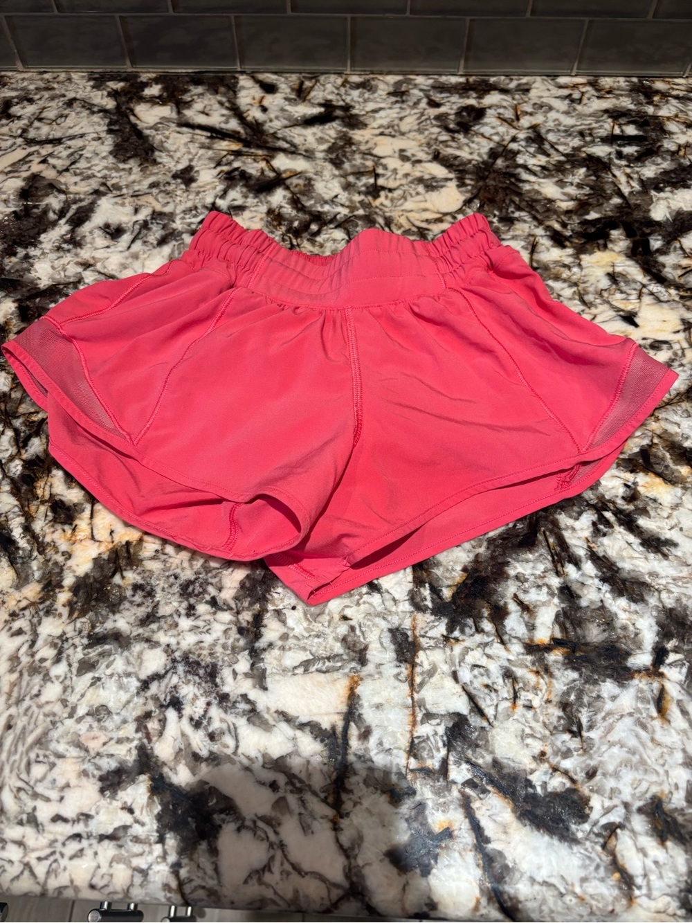 lululemon athletica hotty hot shorts 2.5